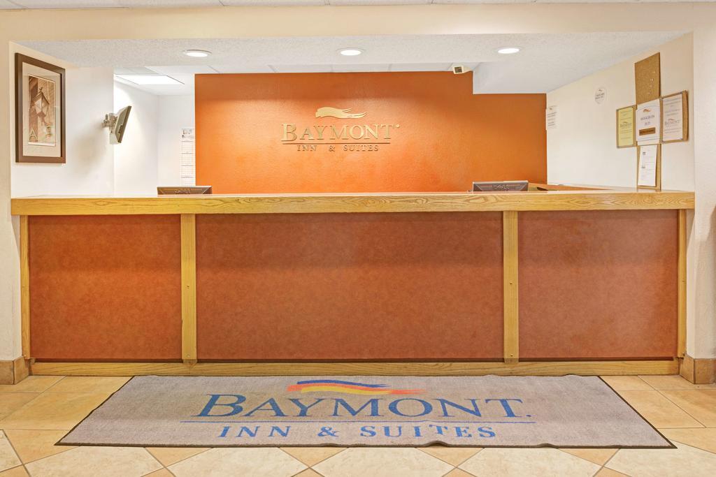 Baymont Inn & Suites Омаха Екстериор снимка